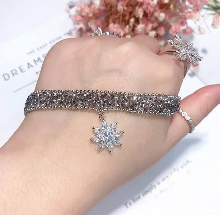 Rhinestone Ice Flower Necklace, Crystal Chokers Clavicle Chain Chic Punk Fashion for Women Girls